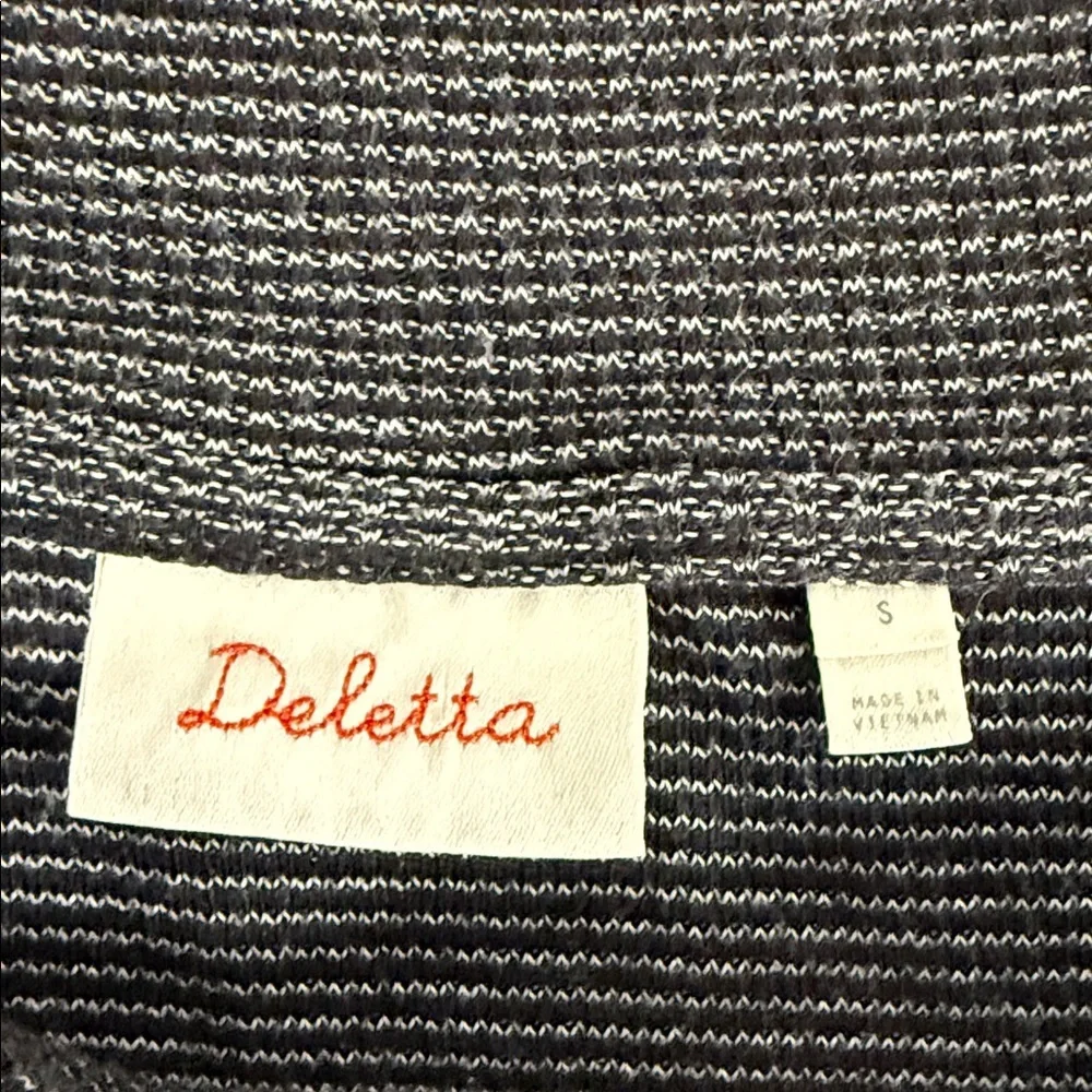 Deletta (Anthropologie) Ophelia Wafffle Charcoal 3-4‎ Sleeve Top Lace Ruffle